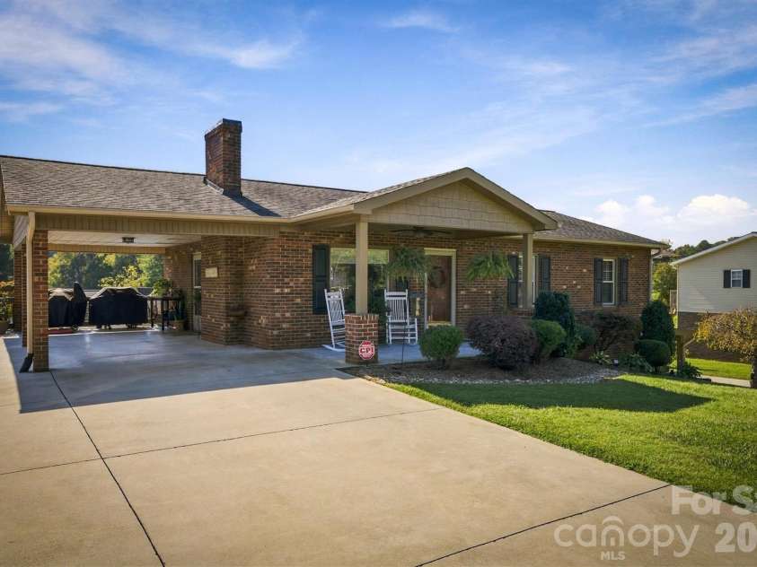 343 Spruce Avenue, Hudson, NC 28638.  MLS# CAR4428989, YatesRealty ID 57789. 