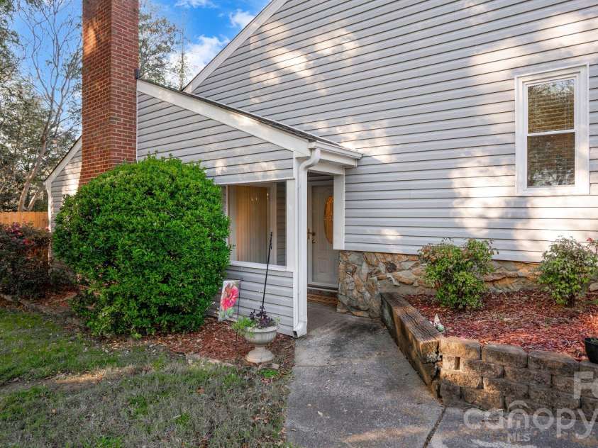 1702 Renard Ridge Road, Charlotte, NC 28212.  MLS# CAR4435819, YatesRealty ID 57797. 