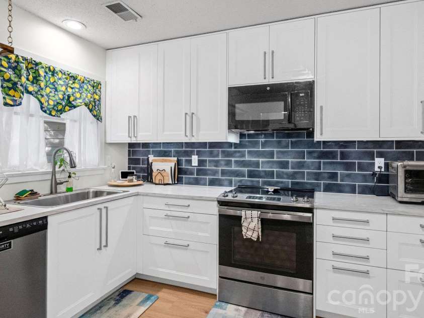 1702 Renard Ridge Road, Charlotte, NC 28212.  MLS# CAR4435819, YatesRealty ID 57797. 