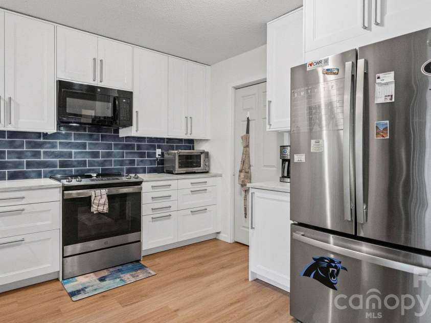 1702 Renard Ridge Road, Charlotte, NC 28212.  MLS# CAR4435819, YatesRealty ID 57797. 