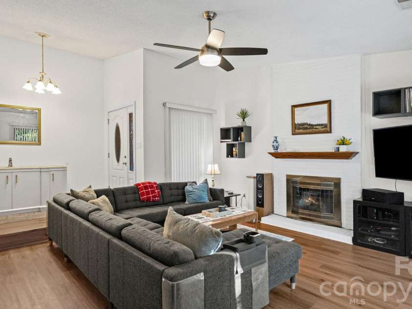 1702 Renard Ridge Road, Charlotte, NC 28212.  MLS# CAR4435819, YatesRealty ID 57797. 
