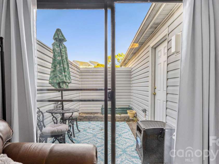 1702 Renard Ridge Road, Charlotte, NC 28212.  MLS# CAR4435819, YatesRealty ID 57797. 