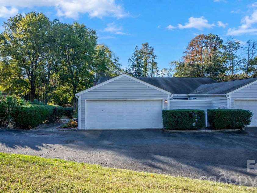 1702 Renard Ridge Road, Charlotte, NC 28212.  MLS# CAR4435819, YatesRealty ID 57797. 