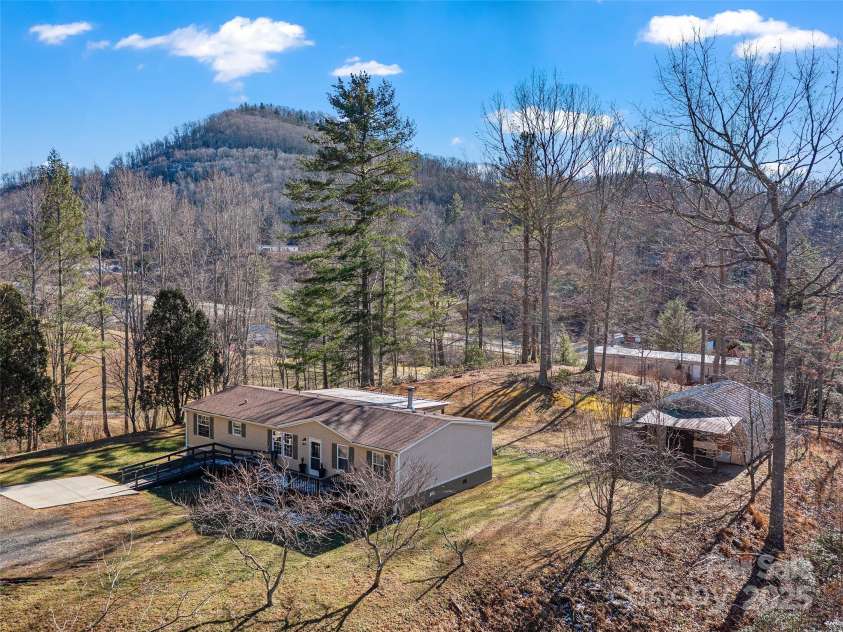 105 Satinwood Drive, Burnsville, NC 28714.  MLS# CAR4329314, YatesRealty ID 578. 