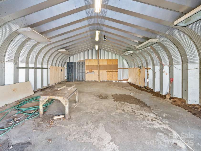 105 Satinwood Drive, Burnsville, NC 28714.  MLS# CAR4329314, YatesRealty ID 578. 