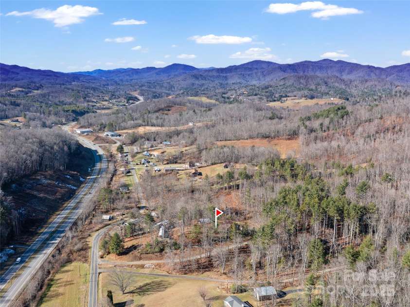 105 Satinwood Drive, Burnsville, NC 28714.  MLS# CAR4329314, YatesRealty ID 578. 