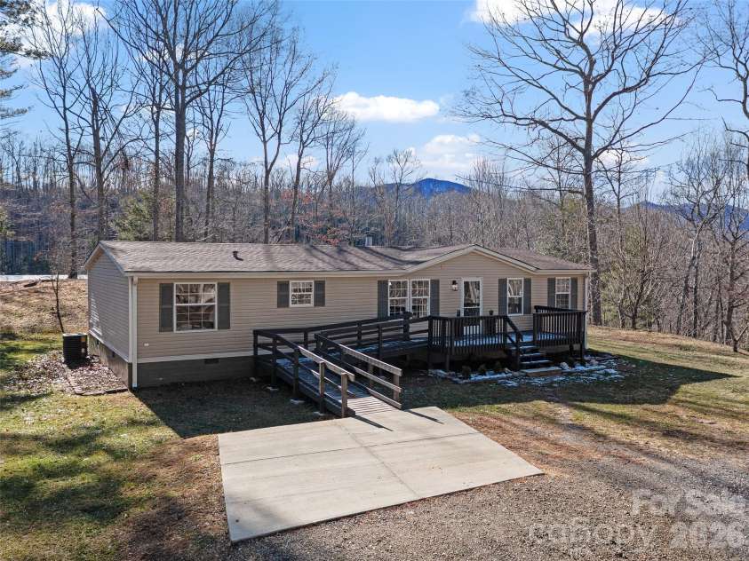 105 Satinwood Drive, Burnsville, NC 28714.  MLS# CAR4329314, YatesRealty ID 578. 