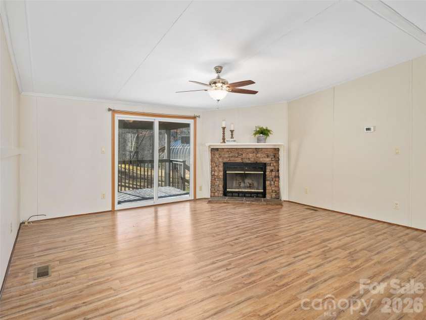 105 Satinwood Drive, Burnsville, NC 28714.  MLS# CAR4329314, YatesRealty ID 578. 