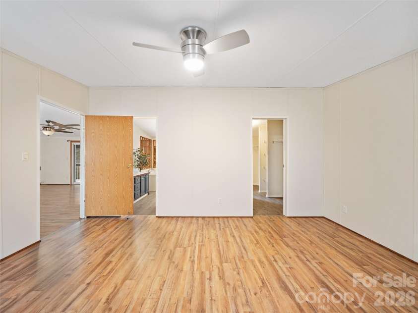 105 Satinwood Drive, Burnsville, NC 28714.  MLS# CAR4329314, YatesRealty ID 578. 
