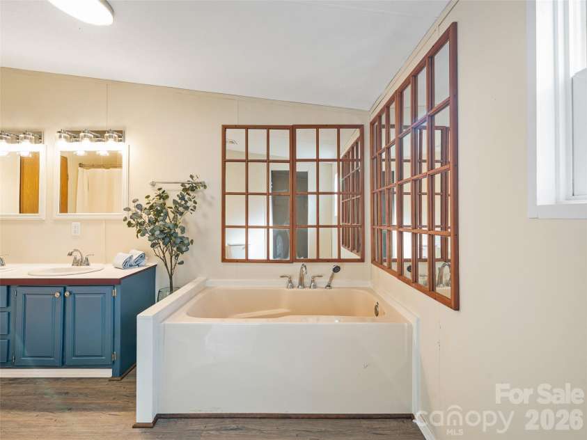 105 Satinwood Drive, Burnsville, NC 28714.  MLS# CAR4329314, YatesRealty ID 578. 