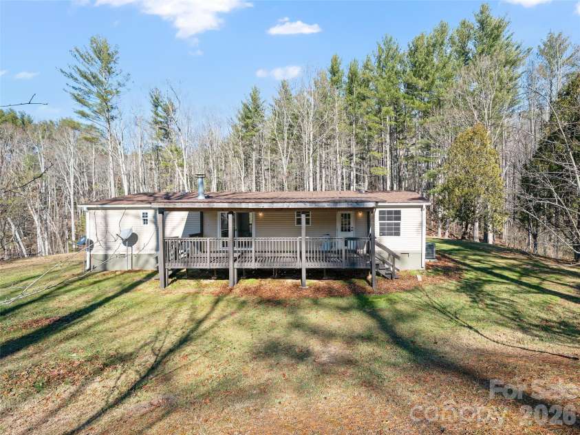 105 Satinwood Drive, Burnsville, NC 28714.  MLS# CAR4329314, YatesRealty ID 578. 