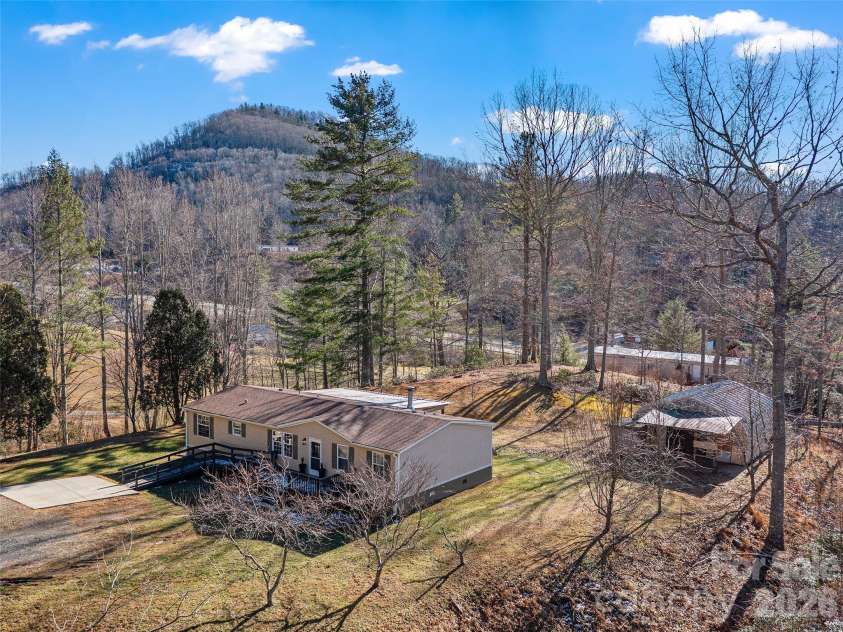 105 Satinwood Drive, Burnsville, NC 28714.  MLS# CAR4329314, YatesRealty ID 578. 