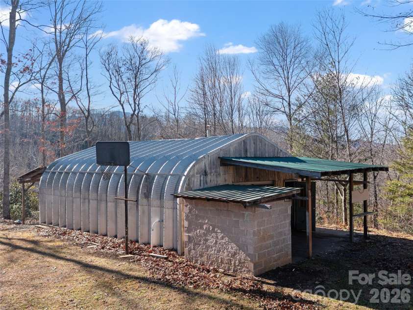 105 Satinwood Drive, Burnsville, NC 28714.  MLS# CAR4329314, YatesRealty ID 578. 