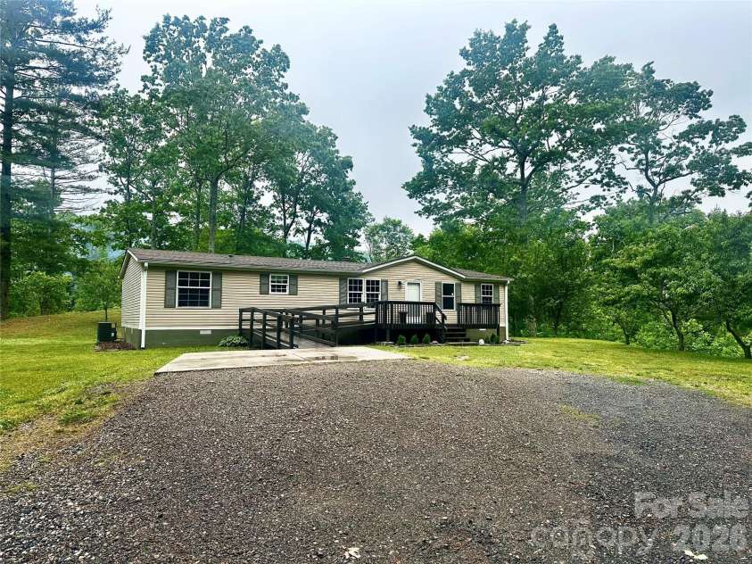 105 Satinwood Drive, Burnsville, NC 28714.  MLS# CAR4329314, YatesRealty ID 578. 
