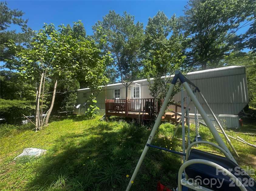 105 Satinwood Drive, Burnsville, NC 28714.  MLS# CAR4391257, YatesRealty ID 578. 