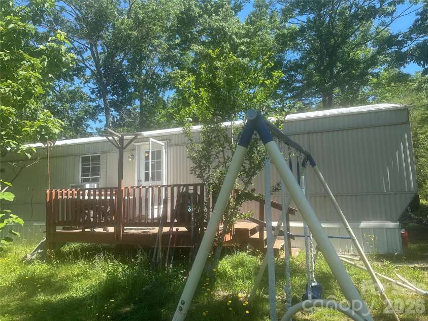 105 Satinwood Drive, Burnsville, NC 28714.  MLS# CAR4391257, YatesRealty ID 578. 