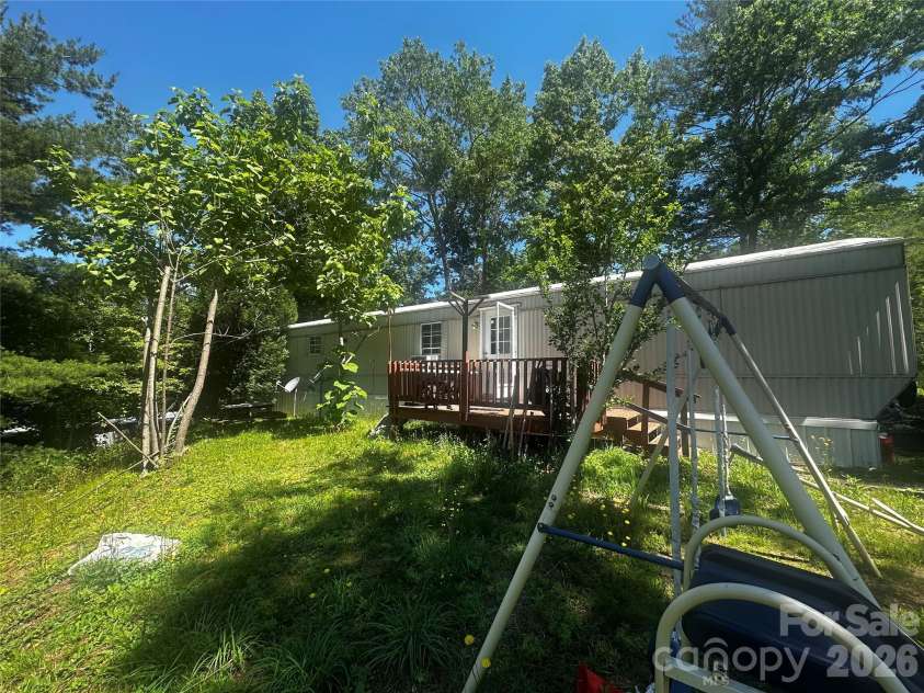 105 Satinwood Drive, Burnsville, NC 28714.  MLS# CAR4391257, YatesRealty ID 578. 