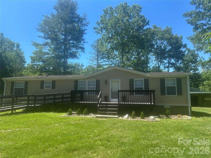105 Satinwood Drive, Burnsville, NC 28714.  MLS# CAR4391257, YatesRealty ID 578. 