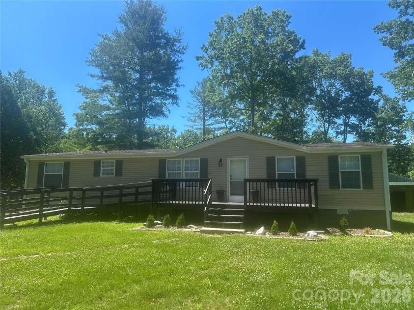105 Satinwood Drive, Burnsville, NC 28714.  MLS# CAR4391257, YatesRealty ID 578. 