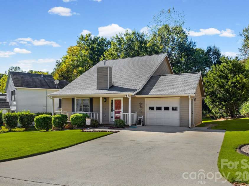 152 Sea Island Boulevard, Fort Mill, SC 29708.  MLS# CAR4432321, YatesRealty ID 57801. Front View