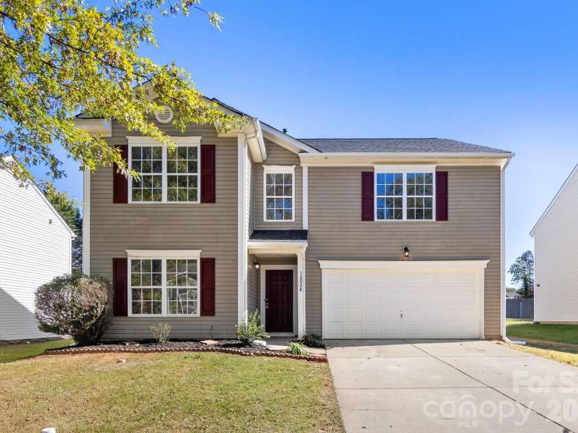 12028 Red Leaf Drive, Charlotte, NC 28215.  MLS# CAR4434312, YatesRealty ID 57804. 