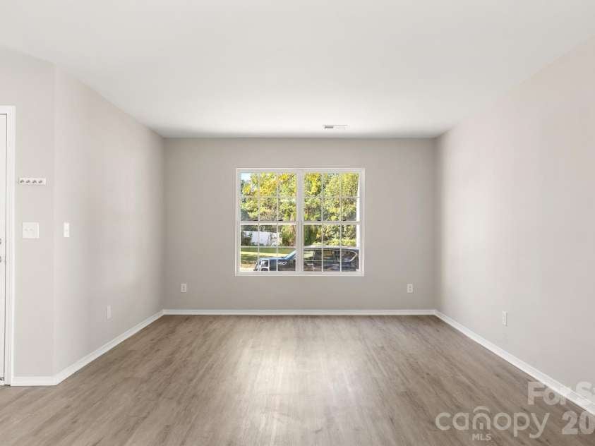 12028 Red Leaf Drive, Charlotte, NC 28215.  MLS# CAR4434312, YatesRealty ID 57804. 