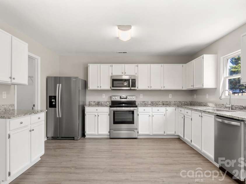 12028 Red Leaf Drive, Charlotte, NC 28215.  MLS# CAR4434312, YatesRealty ID 57804. 