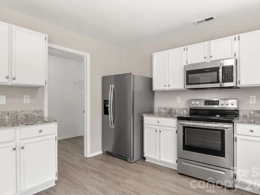 12028 Red Leaf Drive, Charlotte, NC 28215.  MLS# CAR4434312, YatesRealty ID 57804. 