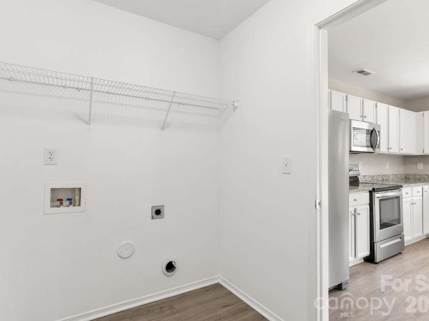 12028 Red Leaf Drive, Charlotte, NC 28215.  MLS# CAR4434312, YatesRealty ID 57804. 