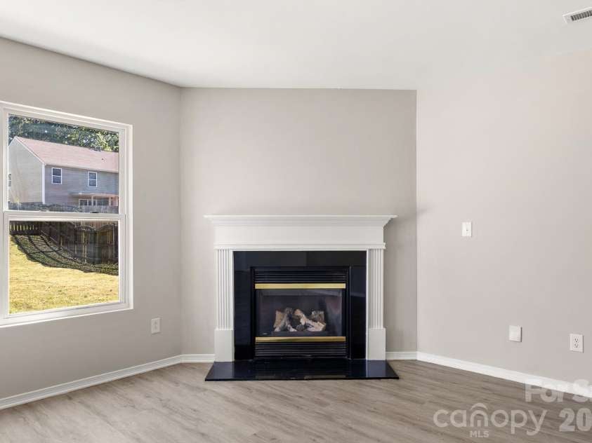 12028 Red Leaf Drive, Charlotte, NC 28215.  MLS# CAR4434312, YatesRealty ID 57804. 