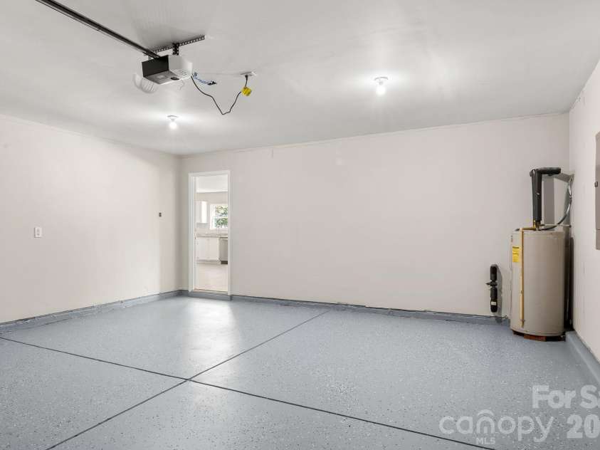 12028 Red Leaf Drive, Charlotte, NC 28215.  MLS# CAR4434312, YatesRealty ID 57804. 