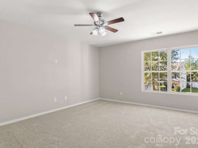 12028 Red Leaf Drive, Charlotte, NC 28215.  MLS# CAR4434312, YatesRealty ID 57804. 