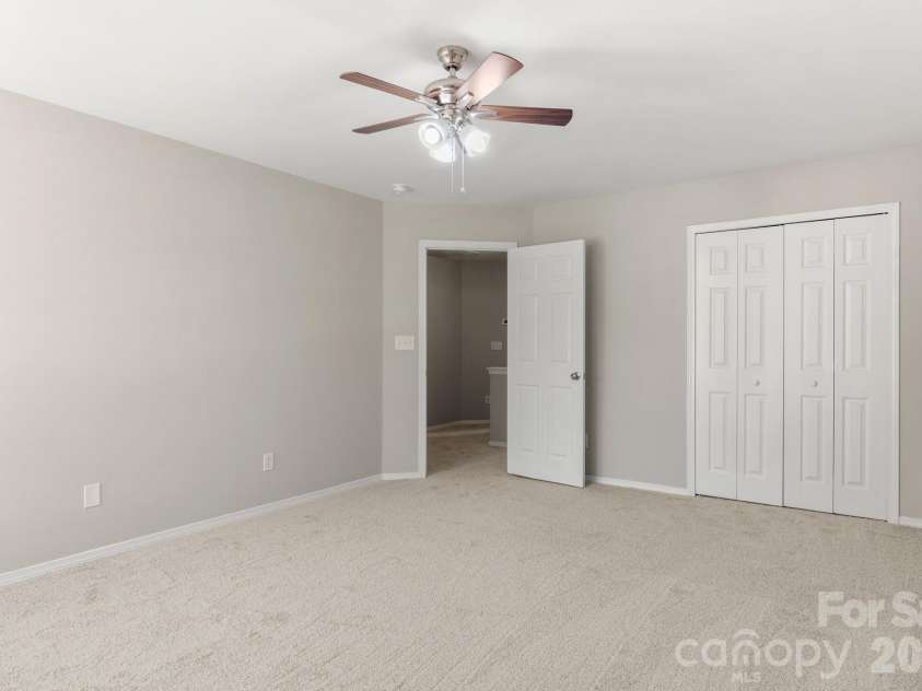 12028 Red Leaf Drive, Charlotte, NC 28215.  MLS# CAR4434312, YatesRealty ID 57804. 
