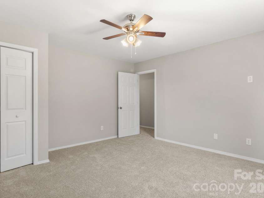 12028 Red Leaf Drive, Charlotte, NC 28215.  MLS# CAR4434312, YatesRealty ID 57804. 