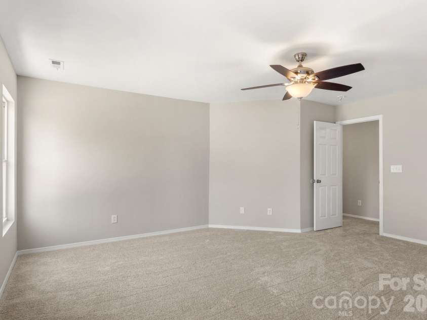 12028 Red Leaf Drive, Charlotte, NC 28215.  MLS# CAR4434312, YatesRealty ID 57804. 
