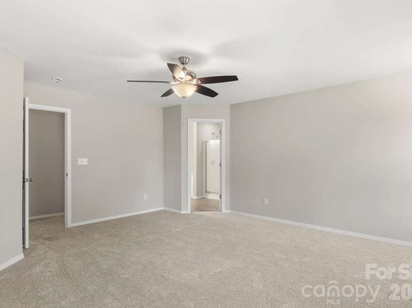 12028 Red Leaf Drive, Charlotte, NC 28215.  MLS# CAR4434312, YatesRealty ID 57804. 