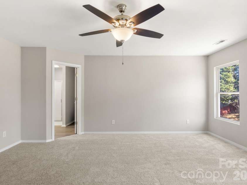 12028 Red Leaf Drive, Charlotte, NC 28215.  MLS# CAR4434312, YatesRealty ID 57804. 
