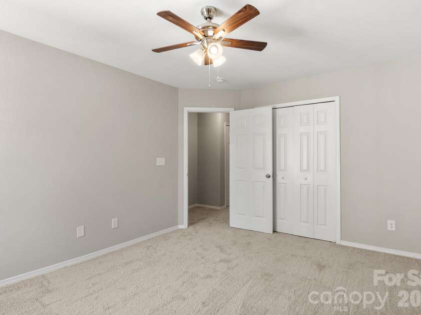 12028 Red Leaf Drive, Charlotte, NC 28215.  MLS# CAR4434312, YatesRealty ID 57804. 