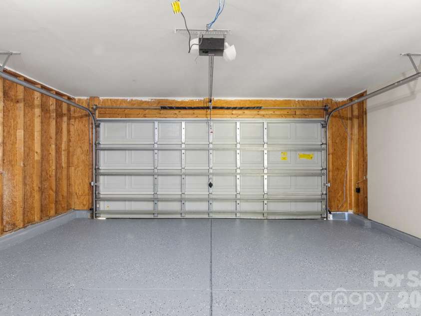 12028 Red Leaf Drive, Charlotte, NC 28215.  MLS# CAR4434312, YatesRealty ID 57804. 