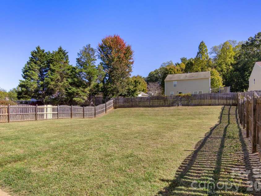 12028 Red Leaf Drive, Charlotte, NC 28215.  MLS# CAR4434312, YatesRealty ID 57804. 