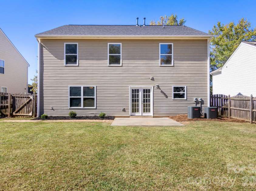 12028 Red Leaf Drive, Charlotte, NC 28215.  MLS# CAR4434312, YatesRealty ID 57804. 