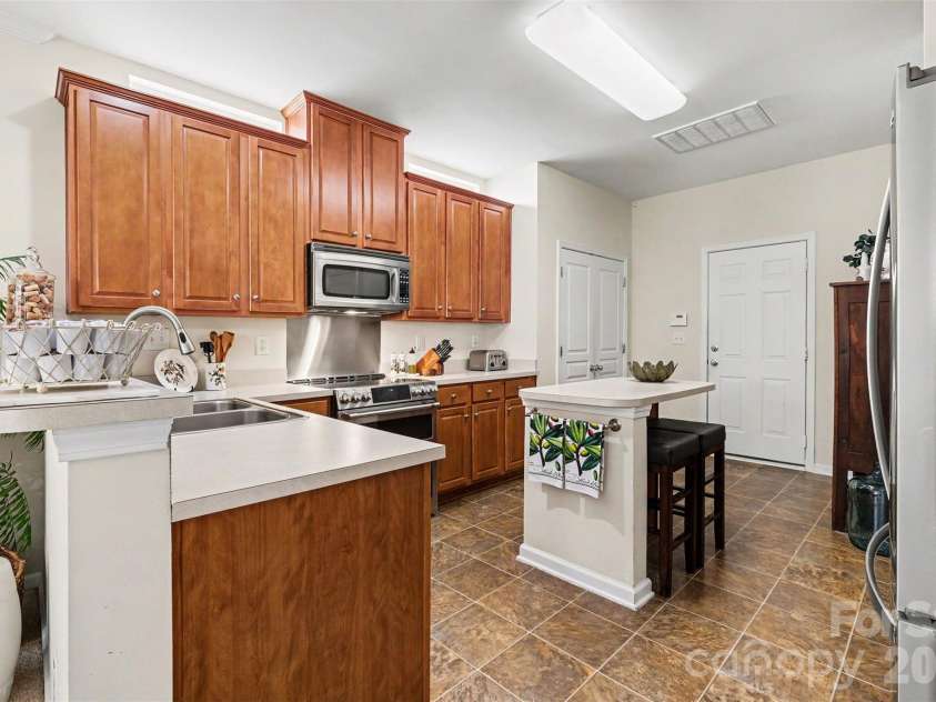 1727 Crabapple Tree Lane, Charlotte, NC 28214.  MLS# CAR4434813, YatesRealty ID 57807. 