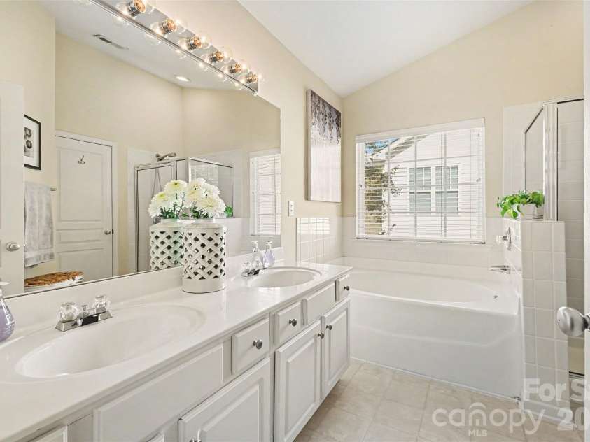 1727 Crabapple Tree Lane, Charlotte, NC 28214.  MLS# CAR4434813, YatesRealty ID 57807. 