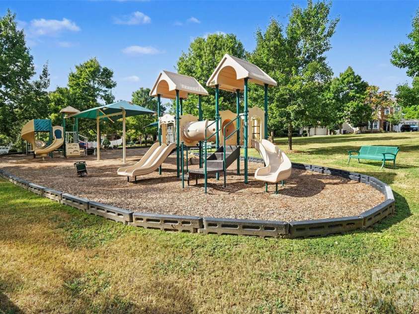 1727 Crabapple Tree Lane, Charlotte, NC 28214.  MLS# CAR4434813, YatesRealty ID 57807. 