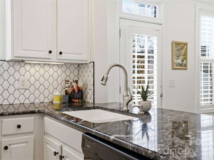 16918 Summers Walk Boulevard, Davidson, NC 28036.  MLS# CAR4436252, YatesRealty ID 57810. 