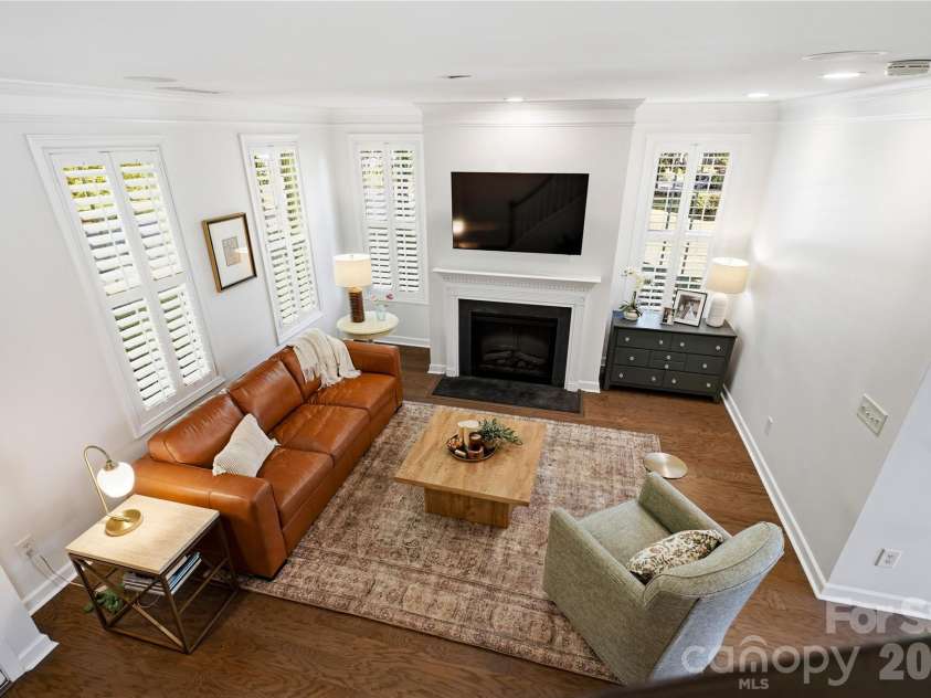16918 Summers Walk Boulevard, Davidson, NC 28036.  MLS# CAR4436252, YatesRealty ID 57810. Beautifully appointed crown molding