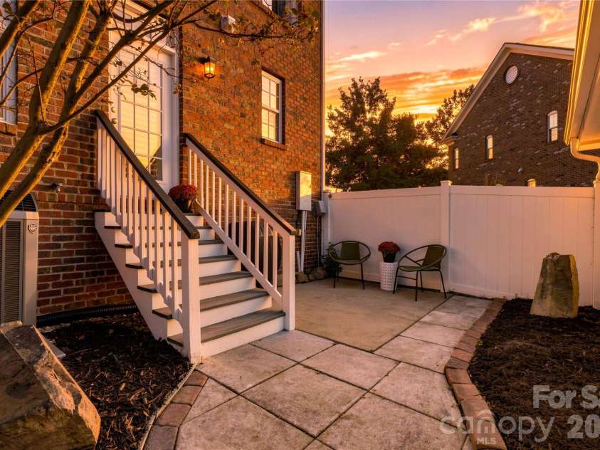 16918 Summers Walk Boulevard, Davidson, NC 28036.  MLS# CAR4436252, YatesRealty ID 57810. Beautifully fenced private patio
