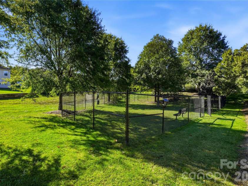 16918 Summers Walk Boulevard, Davidson, NC 28036.  MLS# CAR4436252, YatesRealty ID 57810. Dog Park