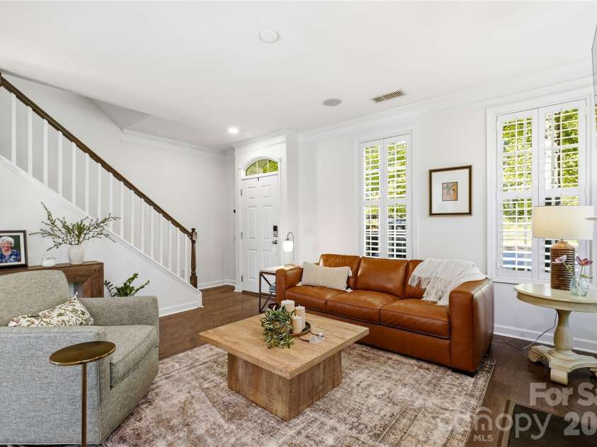 16918 Summers Walk Boulevard, Davidson, NC 28036.  MLS# CAR4436252, YatesRealty ID 57810. Freshly painted throughout