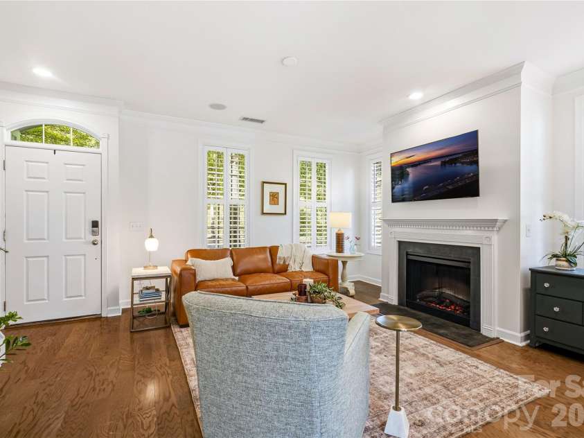 16918 Summers Walk Boulevard, Davidson, NC 28036.  MLS# CAR4436252, YatesRealty ID 57810. Gleaming wood floors throughout